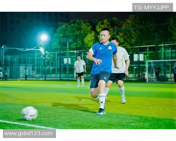 南京足球盛宴足球明星齐聚绿茵场展现风采与激情 南京足球盛宴足球明星齐聚绿茵场展现风采与激情