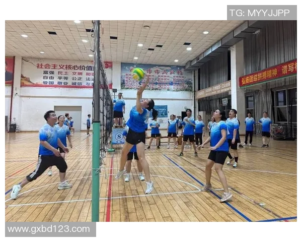 洲际杯赛场上北京排球队灵活应变展现团队实力与战术智慧